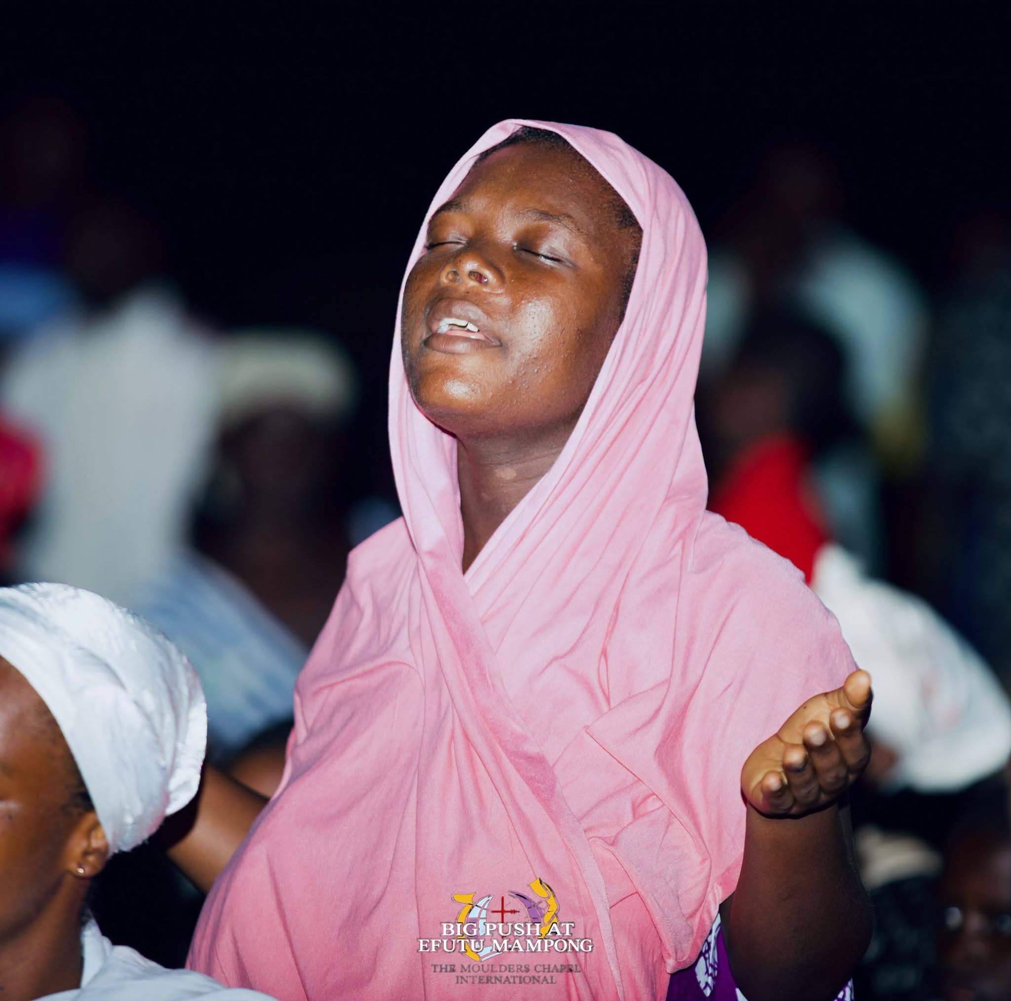 THE HEAVENS CAME DOWN, SOULS WERE WON, THERE WAS AN OUTPOURING OF THE HOLY SPIRIT.THE BIG PUSH SOUL WINNING CRUSADE AT EFUTU MAMPONG DAY 2 WAS FULL OF GOD’S GLORY .   THE BIG PUSH MINI CRUSADE. ITS A MOVEMENT TO SAVE SOULS AND IGNITE REVIVAL. WE ARE CALLING ON SPONSORS  AND PARTNERS TO HELP US TAKE